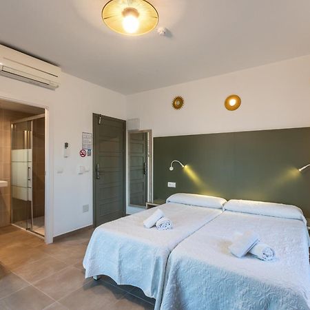 Hostal Alicante Sant Antoni de Portmany Екстериор снимка