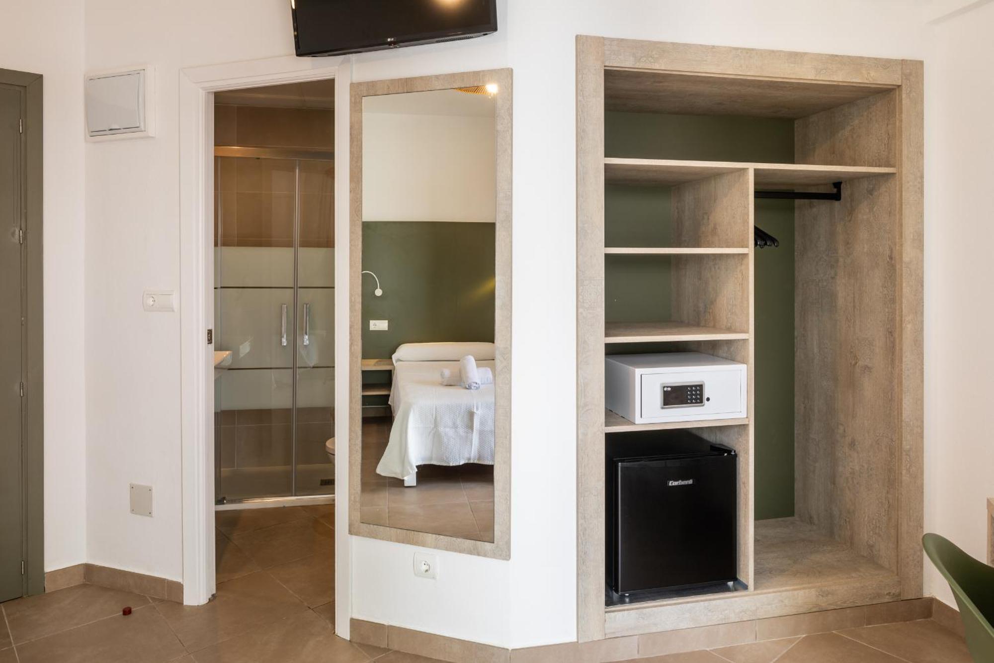 Hostal Alicante Sant Antoni de Portmany Екстериор снимка