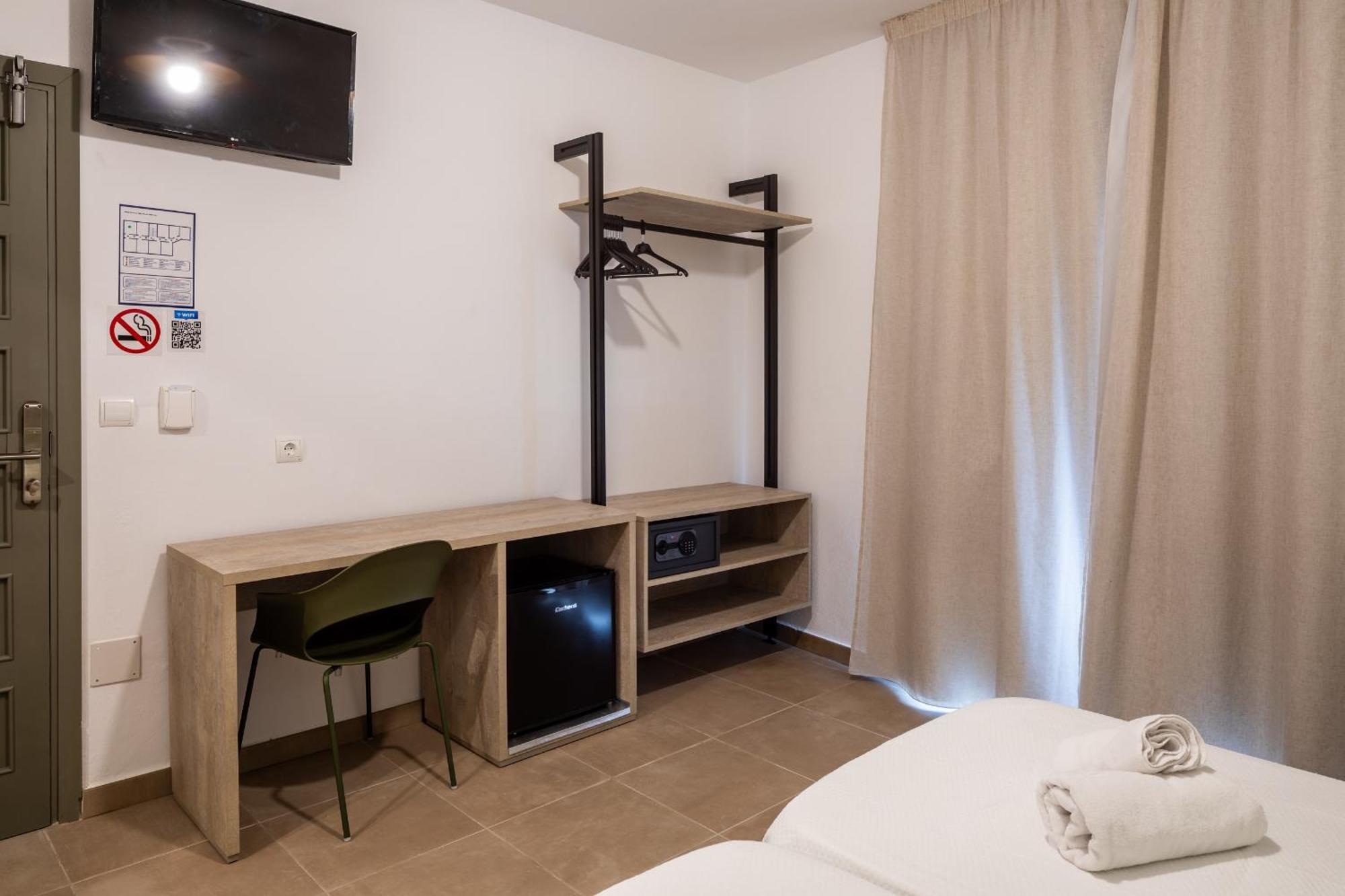 Hostal Alicante Sant Antoni de Portmany Екстериор снимка
