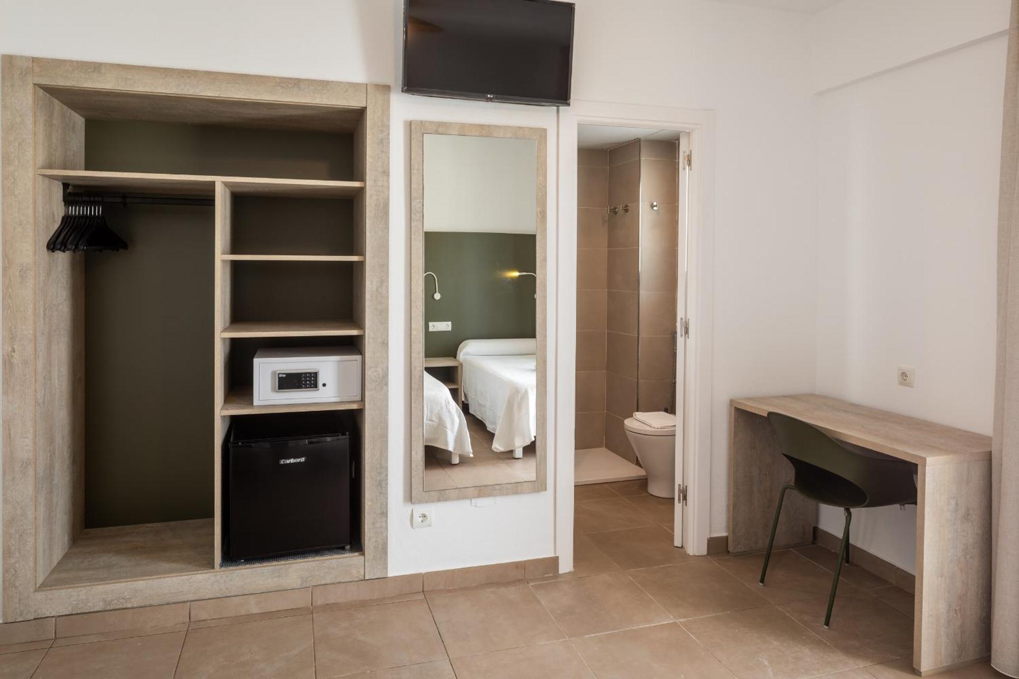 Hostal Alicante Sant Antoni de Portmany Екстериор снимка