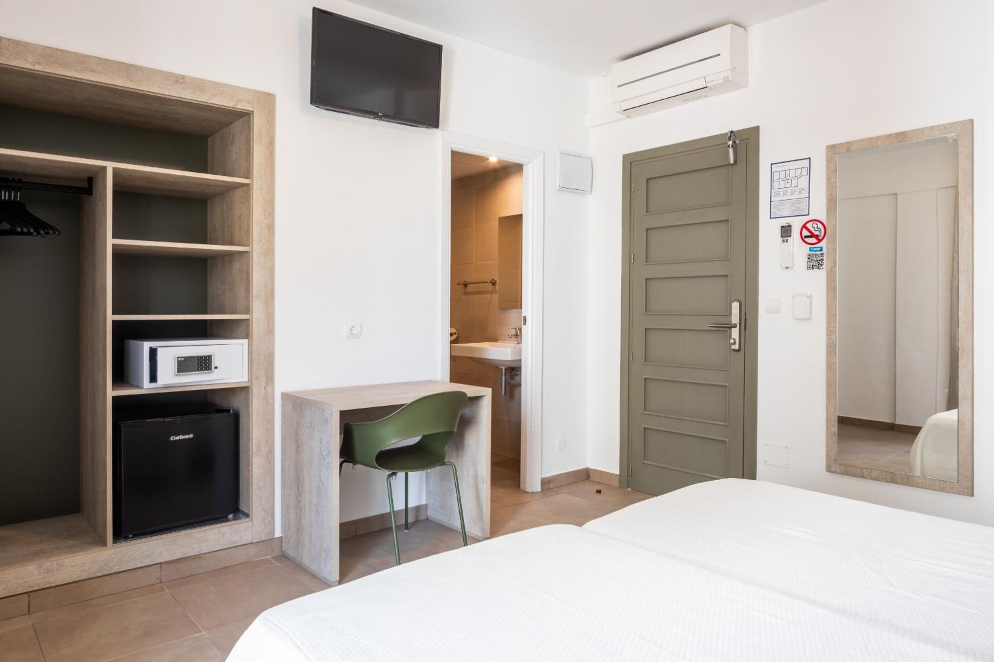 Hostal Alicante Sant Antoni de Portmany Екстериор снимка