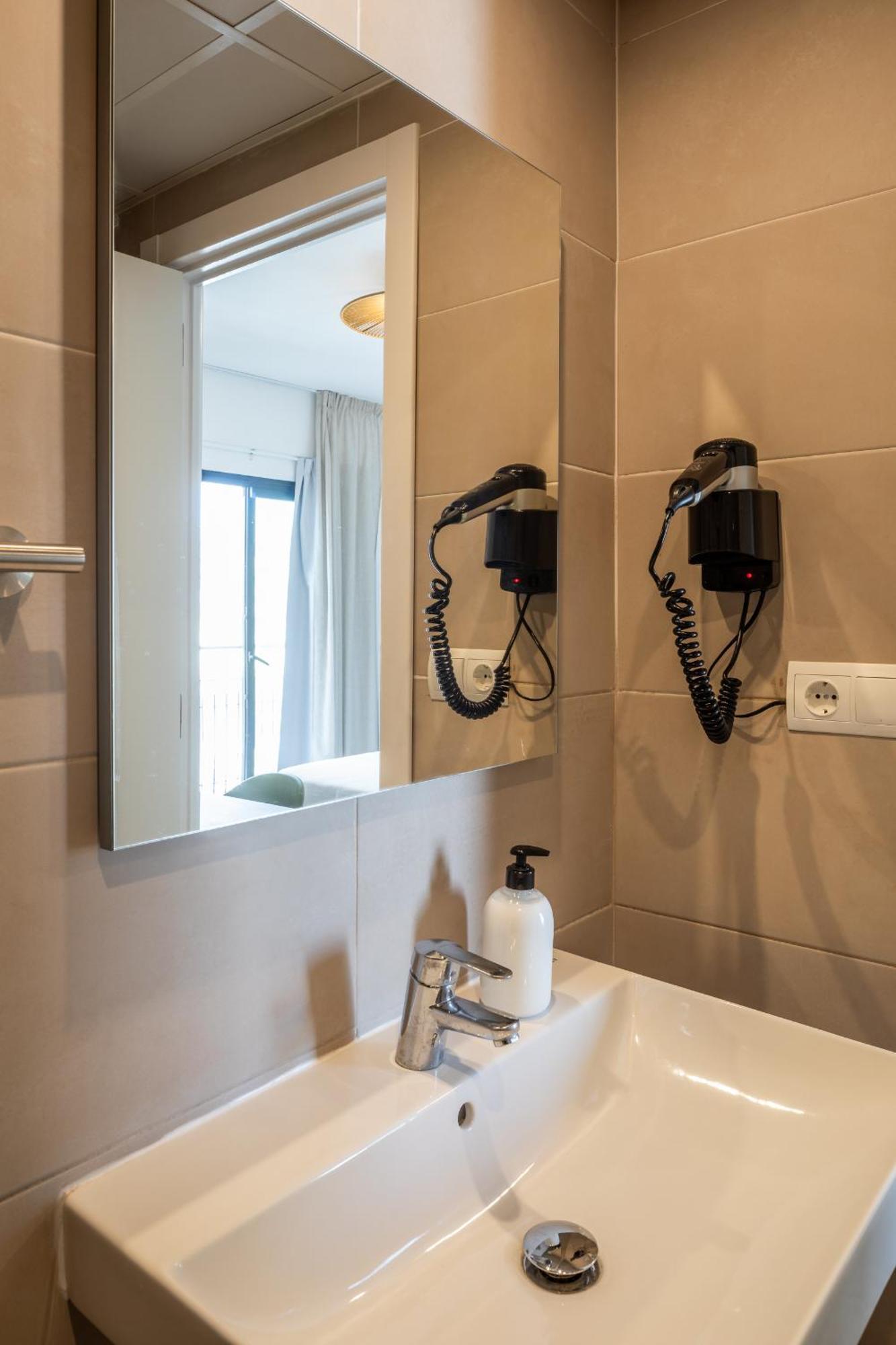 Hostal Alicante Sant Antoni de Portmany Екстериор снимка