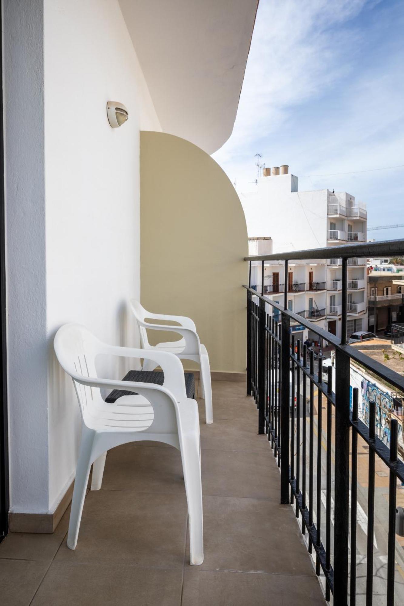Hostal Alicante Sant Antoni de Portmany Екстериор снимка