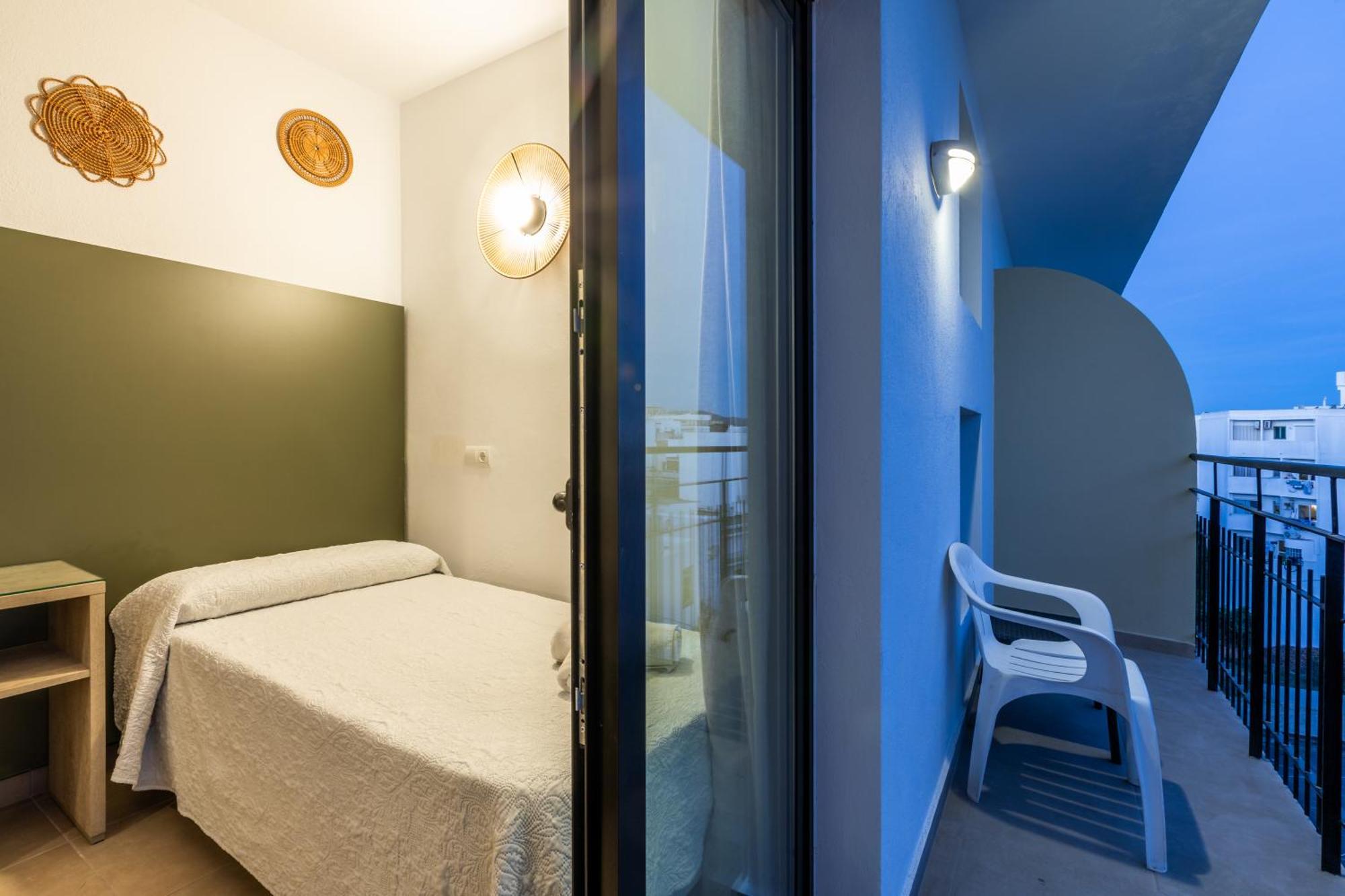 Hostal Alicante Sant Antoni de Portmany Екстериор снимка