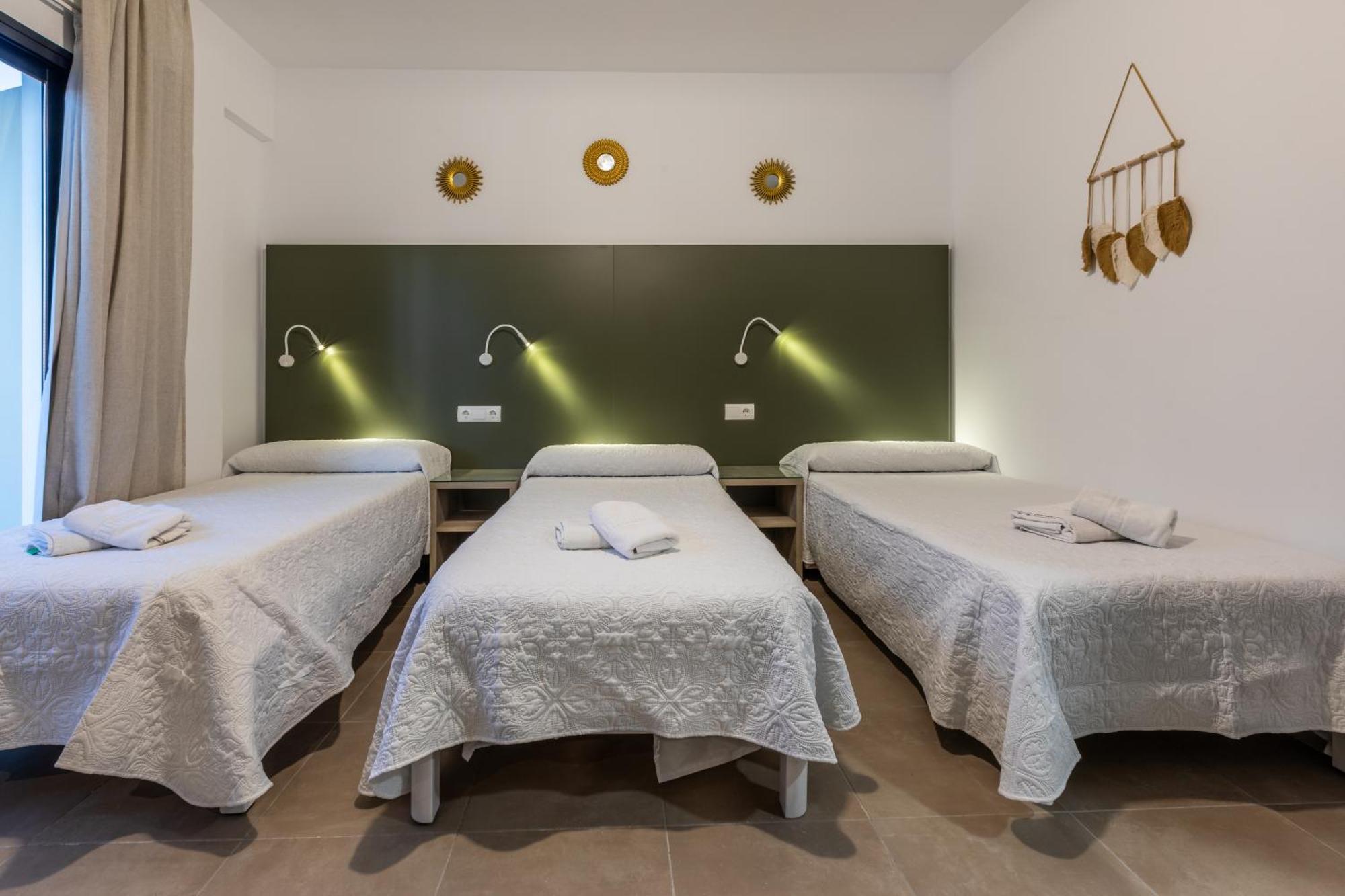 Hostal Alicante Sant Antoni de Portmany Екстериор снимка