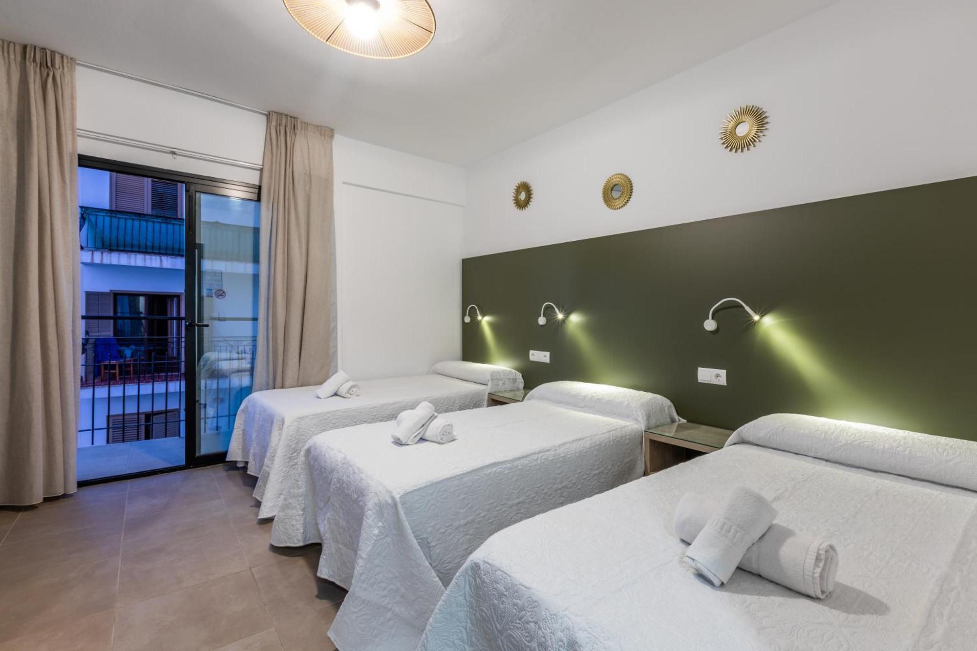 Hostal Alicante Sant Antoni de Portmany Екстериор снимка