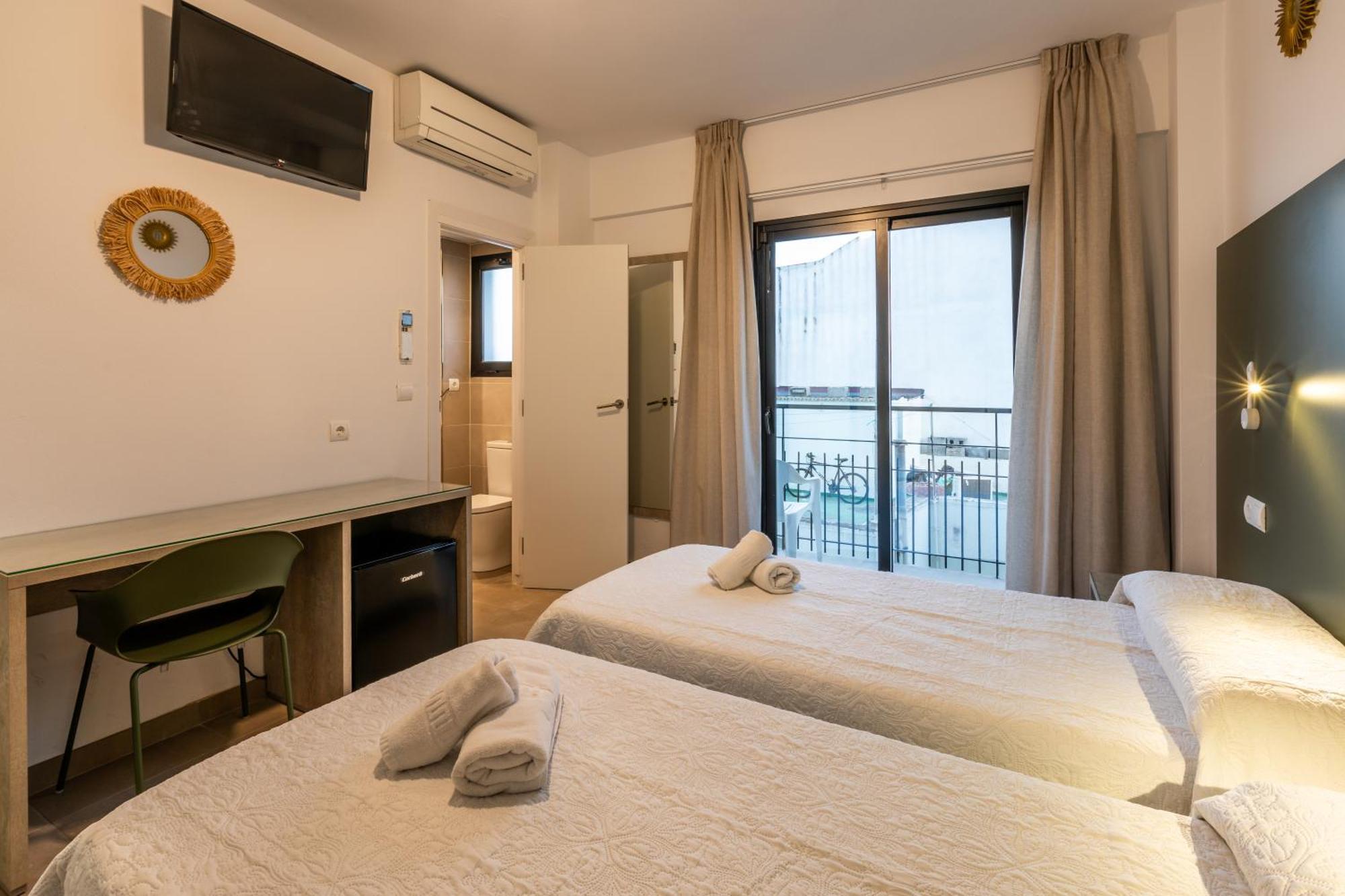 Hostal Alicante Sant Antoni de Portmany Екстериор снимка
