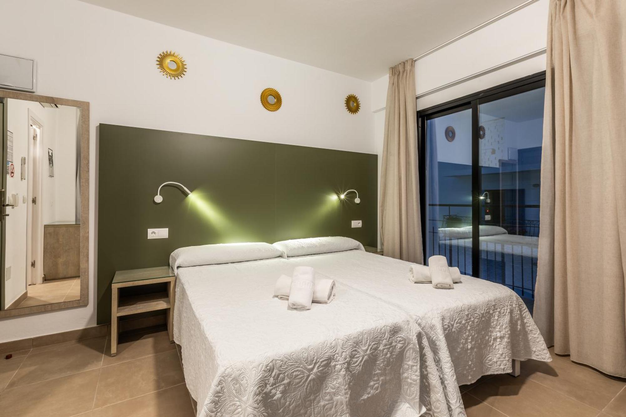 Hostal Alicante Sant Antoni de Portmany Екстериор снимка