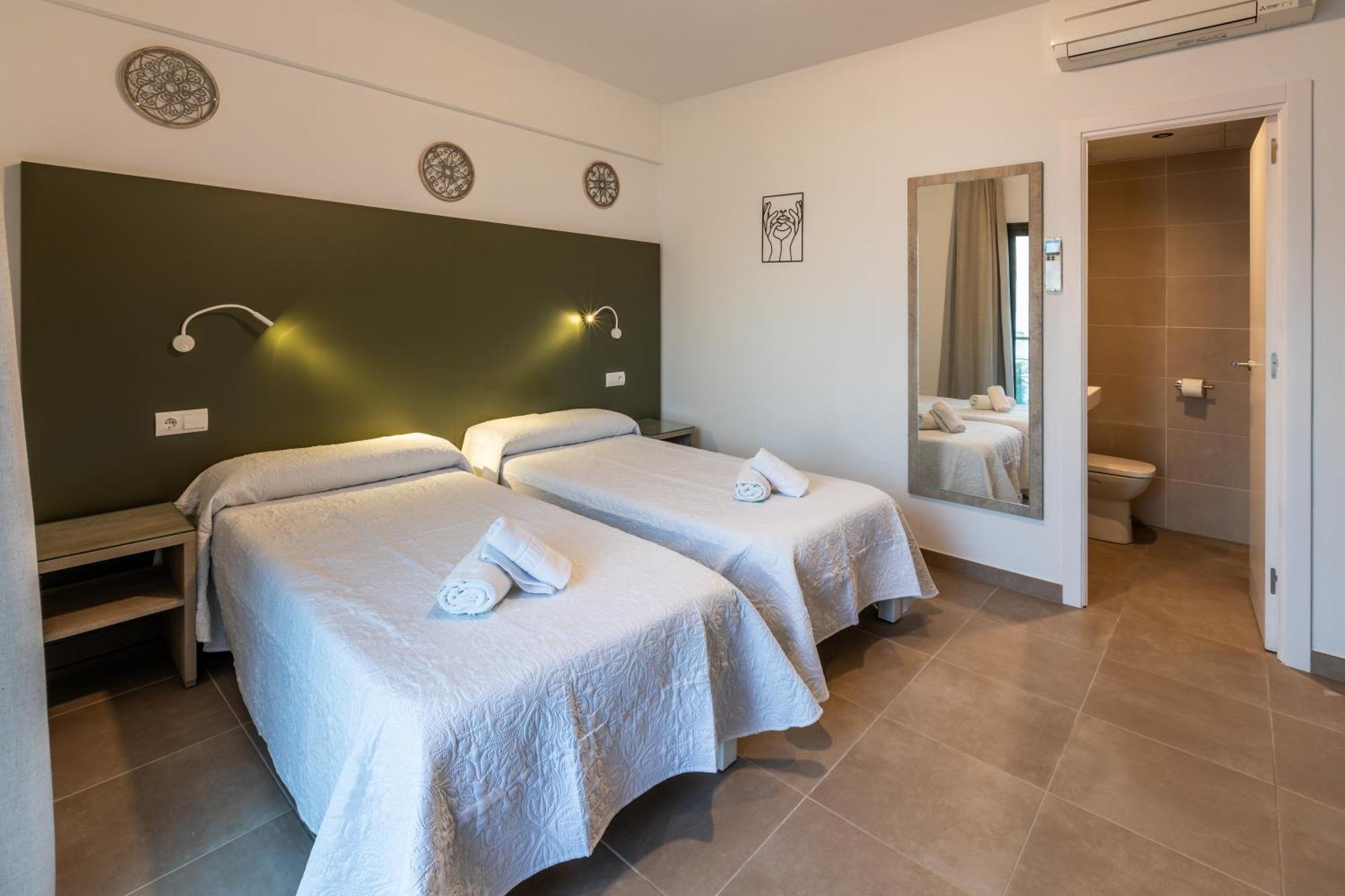 Hostal Alicante Sant Antoni de Portmany Екстериор снимка