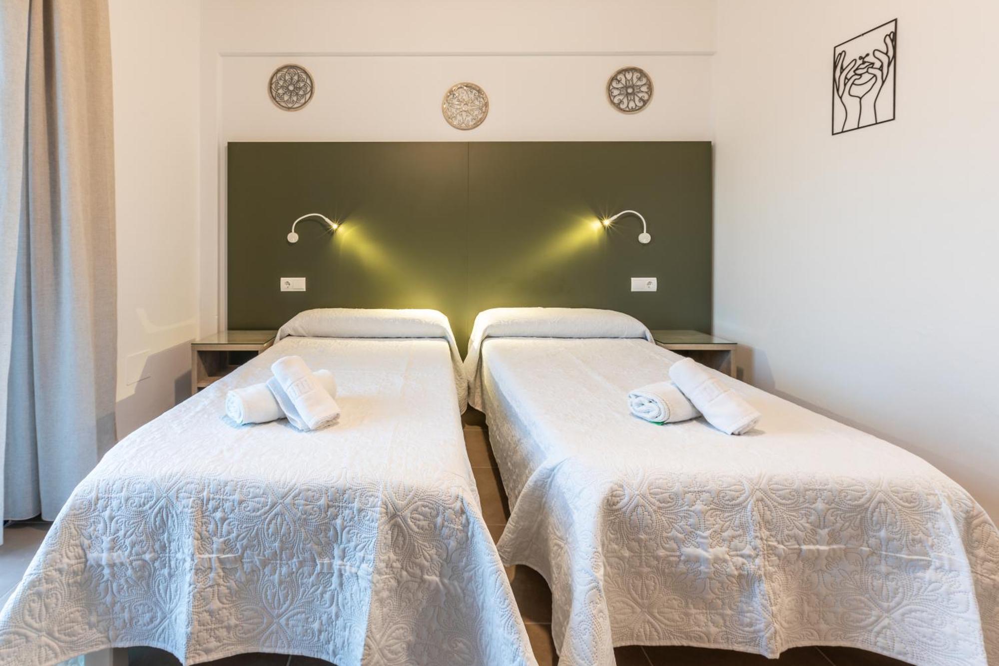 Hostal Alicante Sant Antoni de Portmany Екстериор снимка