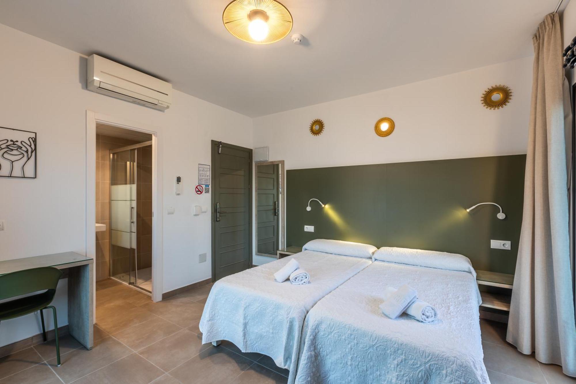 Hostal Alicante Sant Antoni de Portmany Екстериор снимка