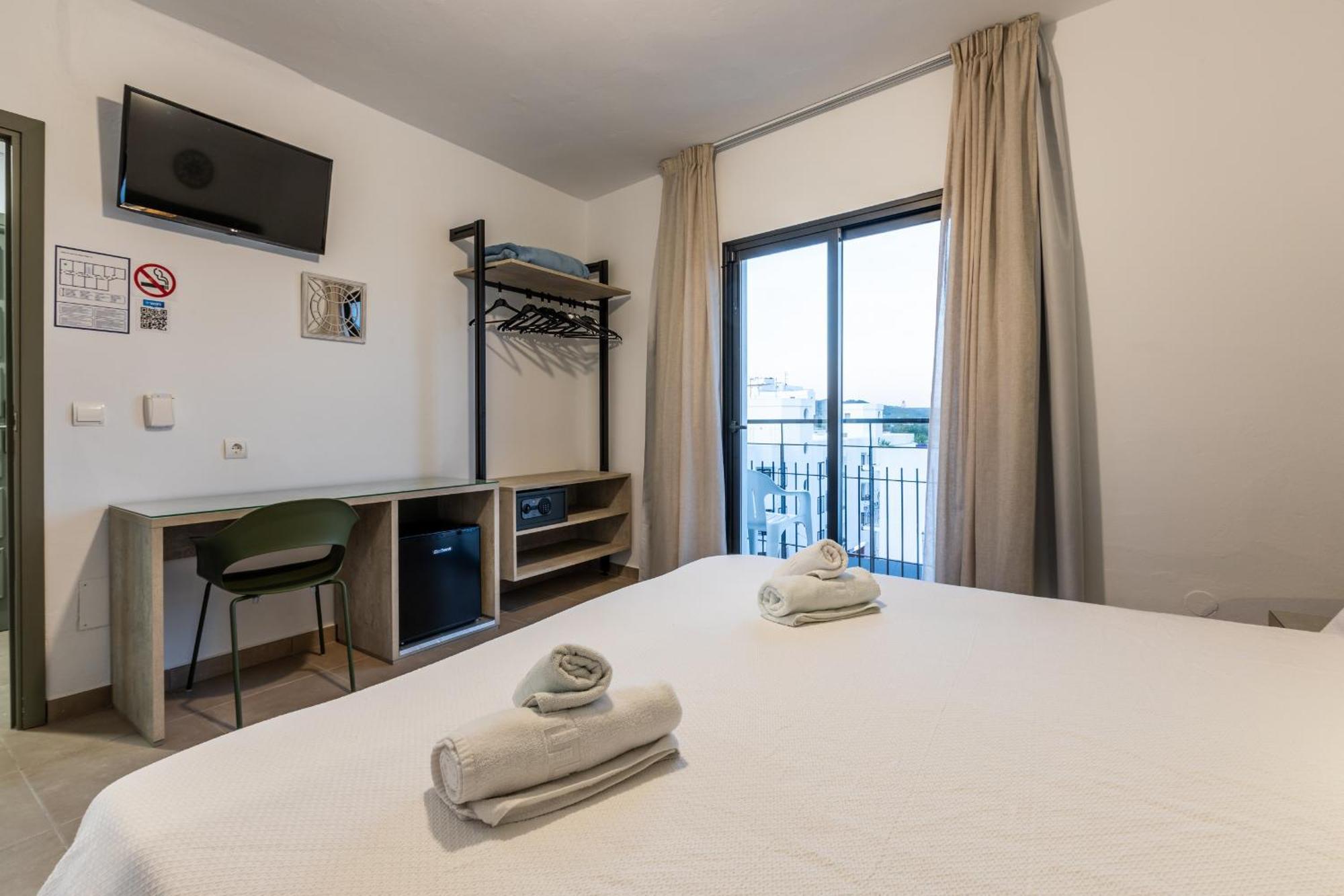 Hostal Alicante Sant Antoni de Portmany Екстериор снимка
