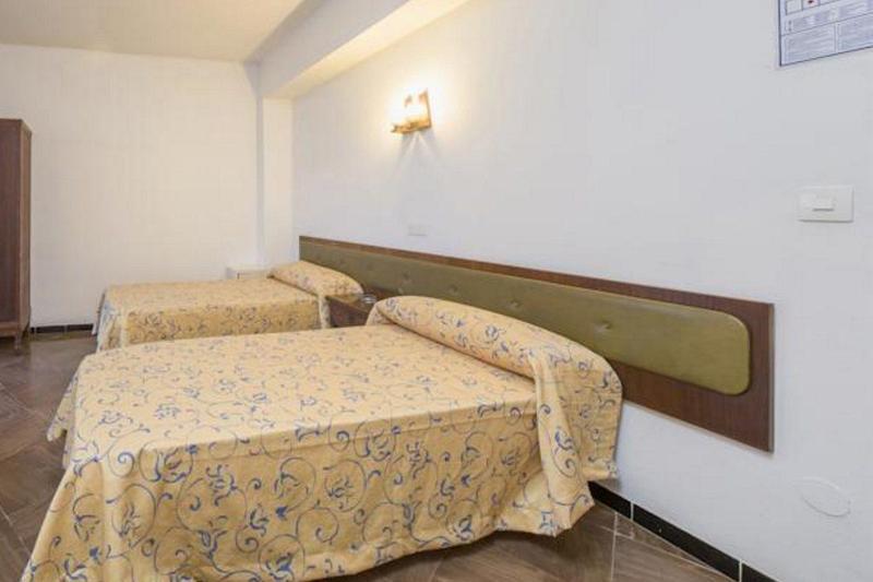 Hostal Alicante Sant Antoni de Portmany Екстериор снимка