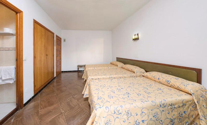 Hostal Alicante Sant Antoni de Portmany Екстериор снимка