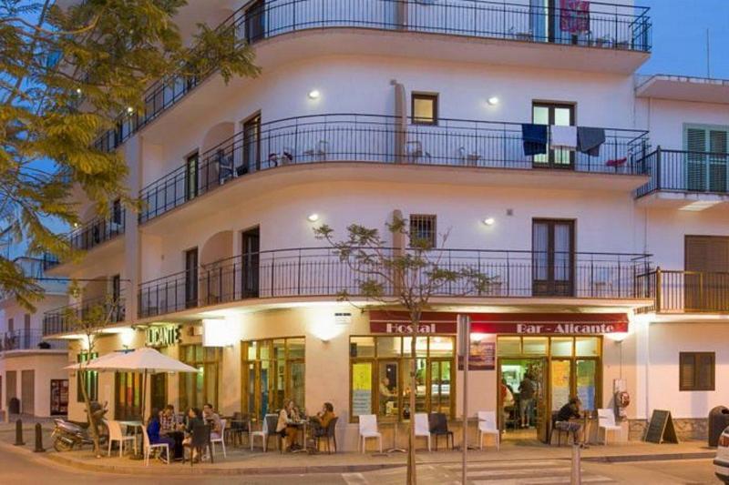 Hostal Alicante Sant Antoni de Portmany Екстериор снимка