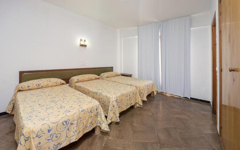 Hostal Alicante Sant Antoni de Portmany Екстериор снимка