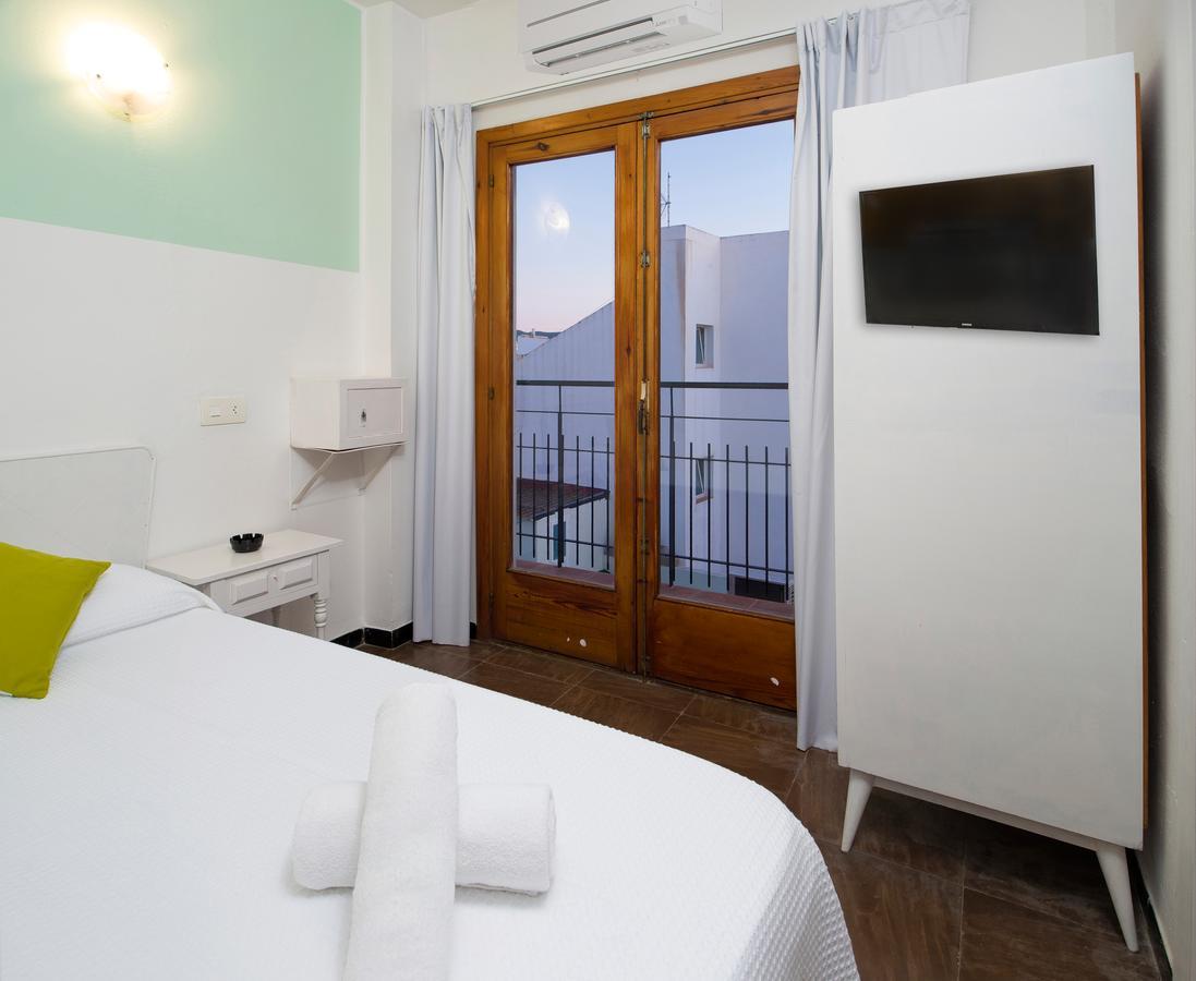 Hostal Alicante Sant Antoni de Portmany Екстериор снимка