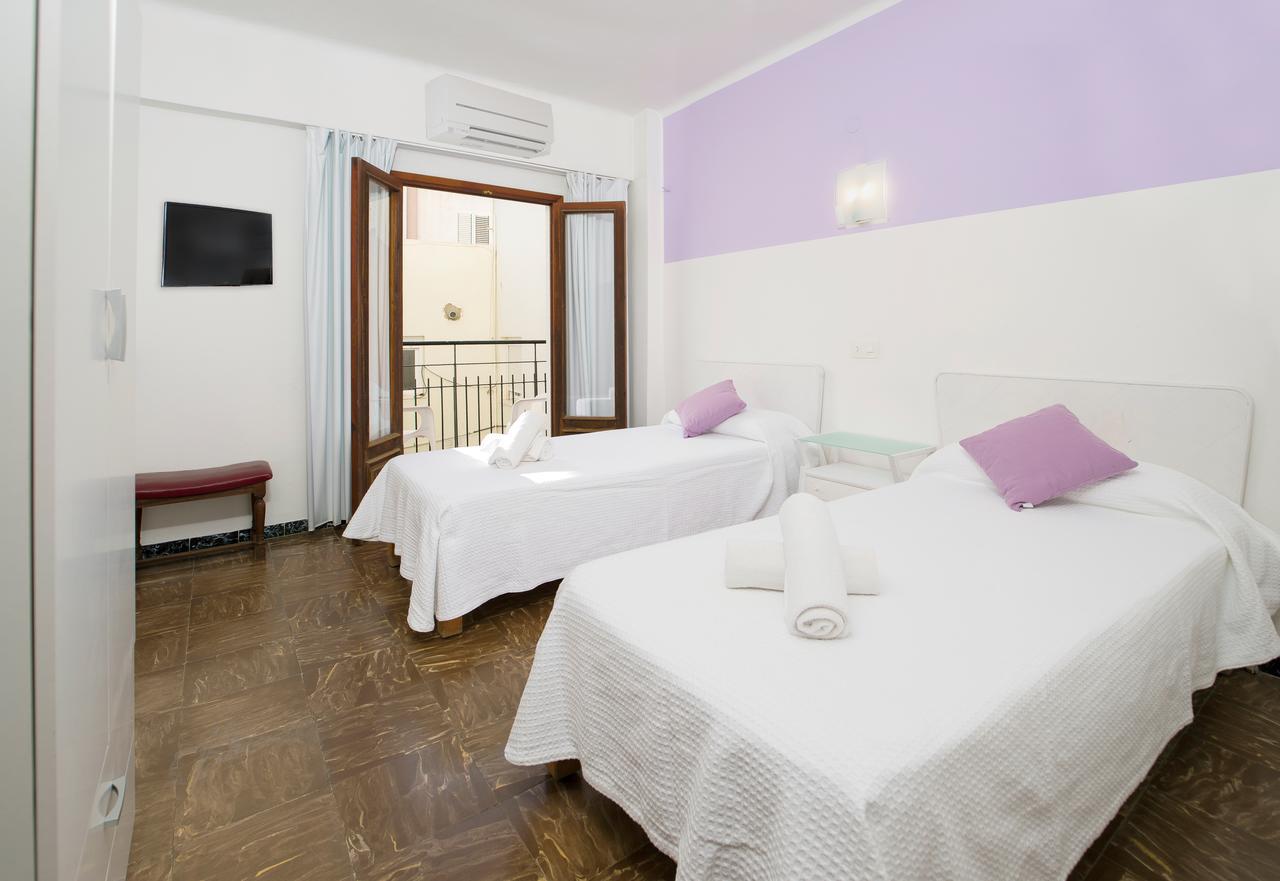 Hostal Alicante Sant Antoni de Portmany Екстериор снимка