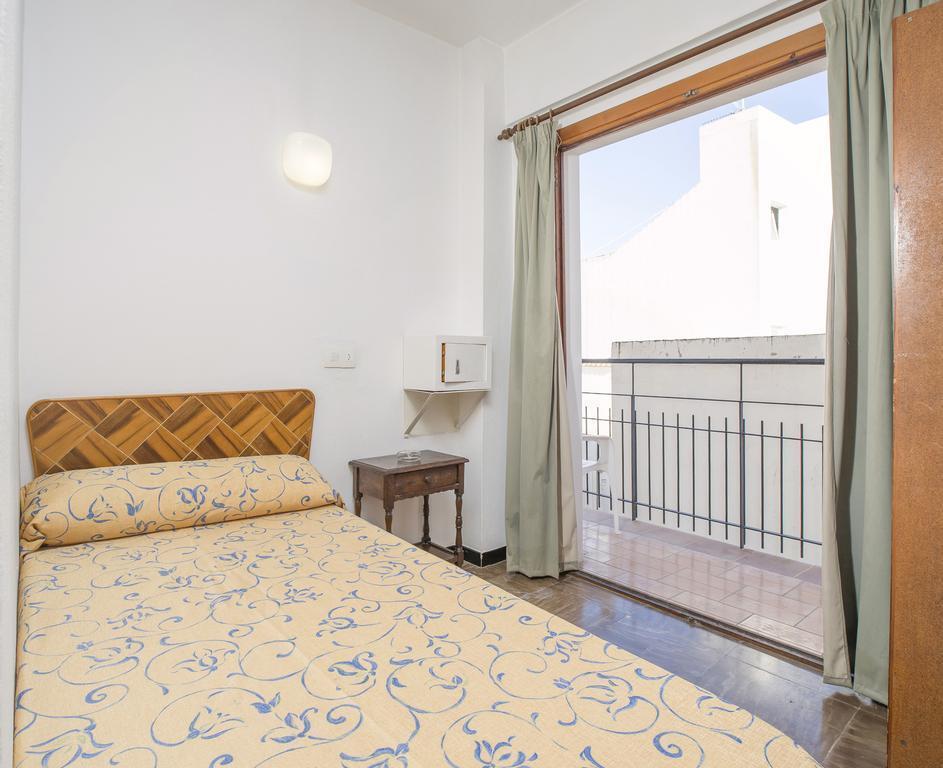 Hostal Alicante Sant Antoni de Portmany Екстериор снимка