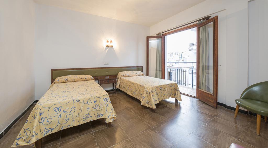 Hostal Alicante Sant Antoni de Portmany Екстериор снимка